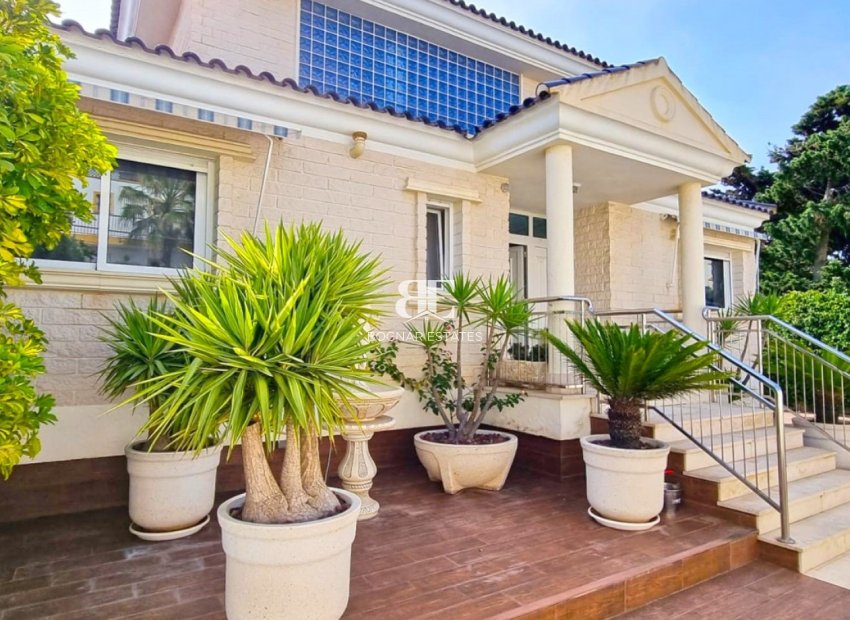 Resale - Villa -
Torrevieja - La Mata