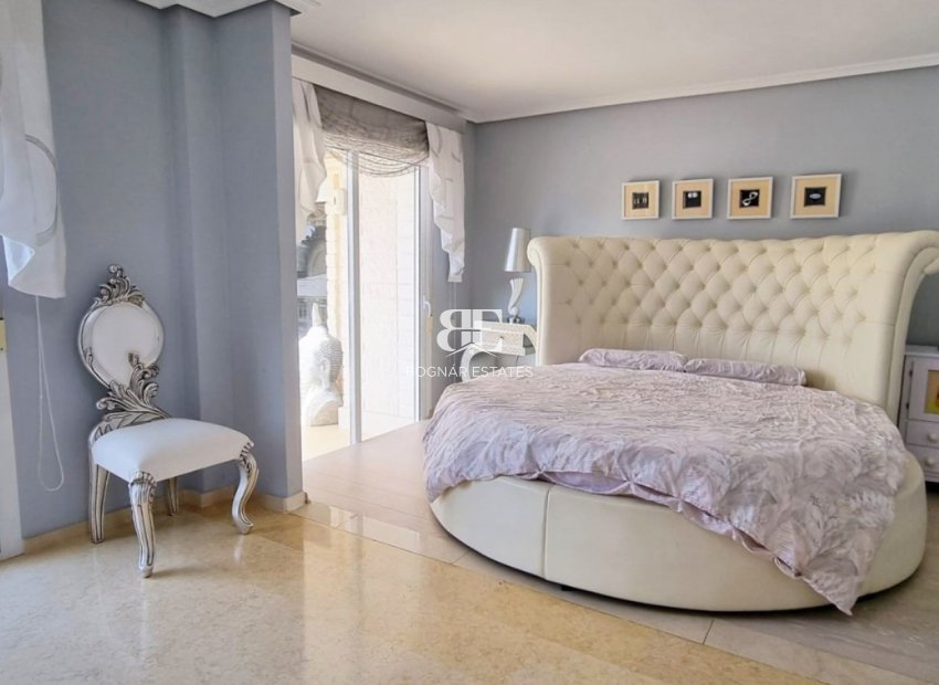 Resale - Villa -
Torrevieja - La Mata