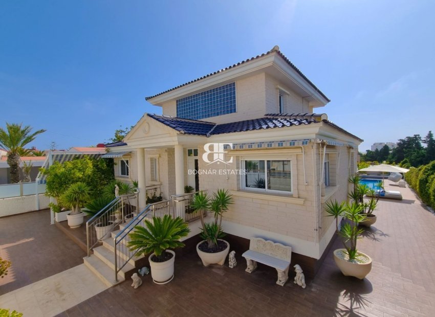 Resale - Villa -
Torrevieja - La Mata