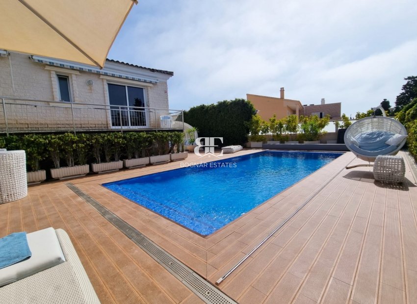 Resale - Villa -
Torrevieja - La Mata