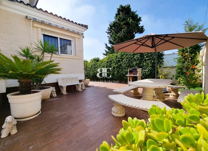 Resale - Villa -
Torrevieja - La Mata