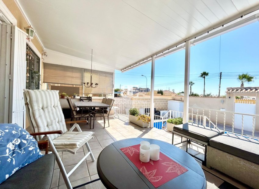 Resale - Villa -
Torrevieja - La Siesta