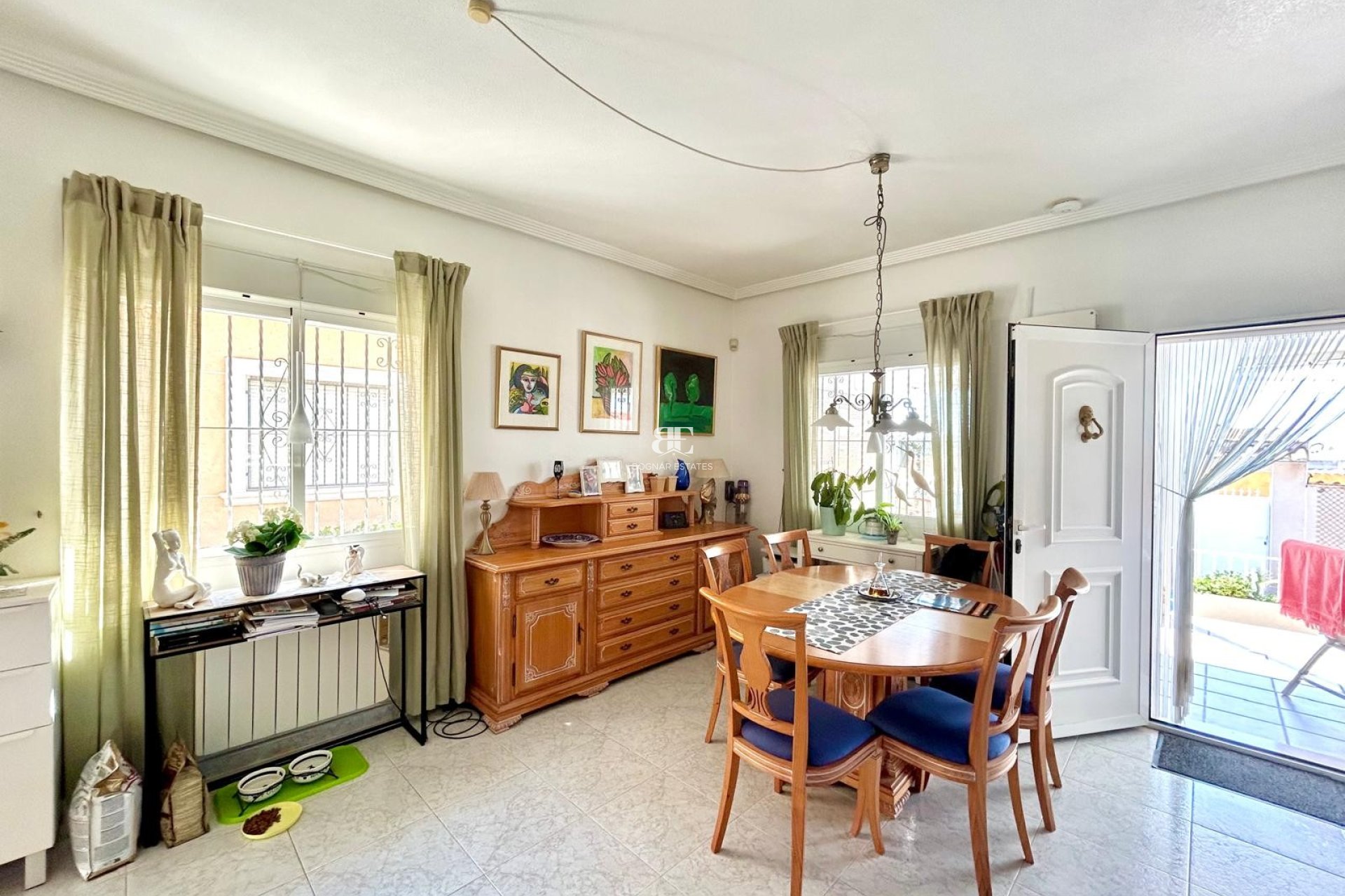 Resale - Villa -
Torrevieja - La Siesta