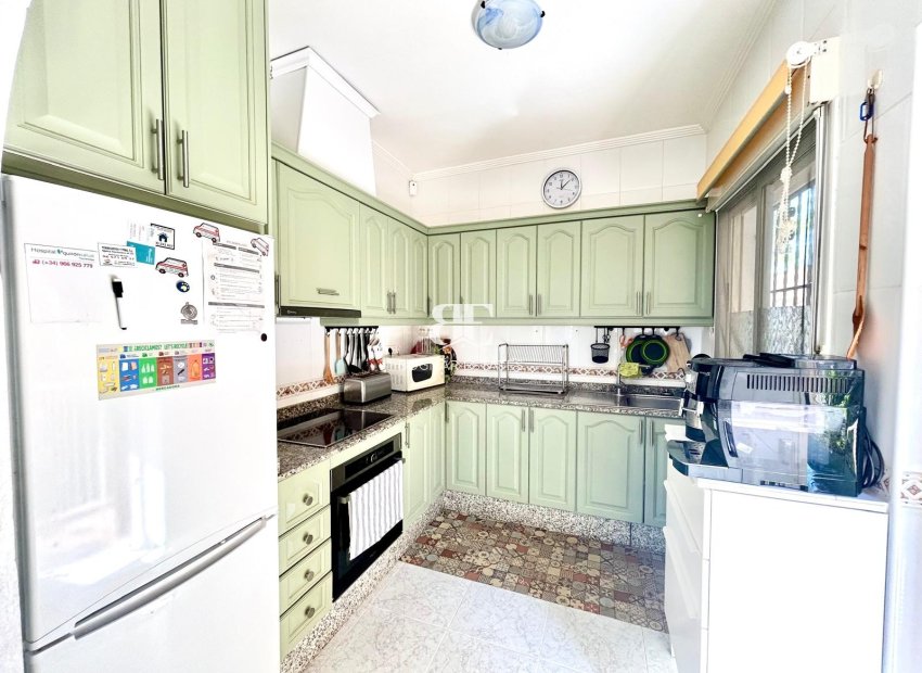 Resale - Villa -
Torrevieja - La Siesta