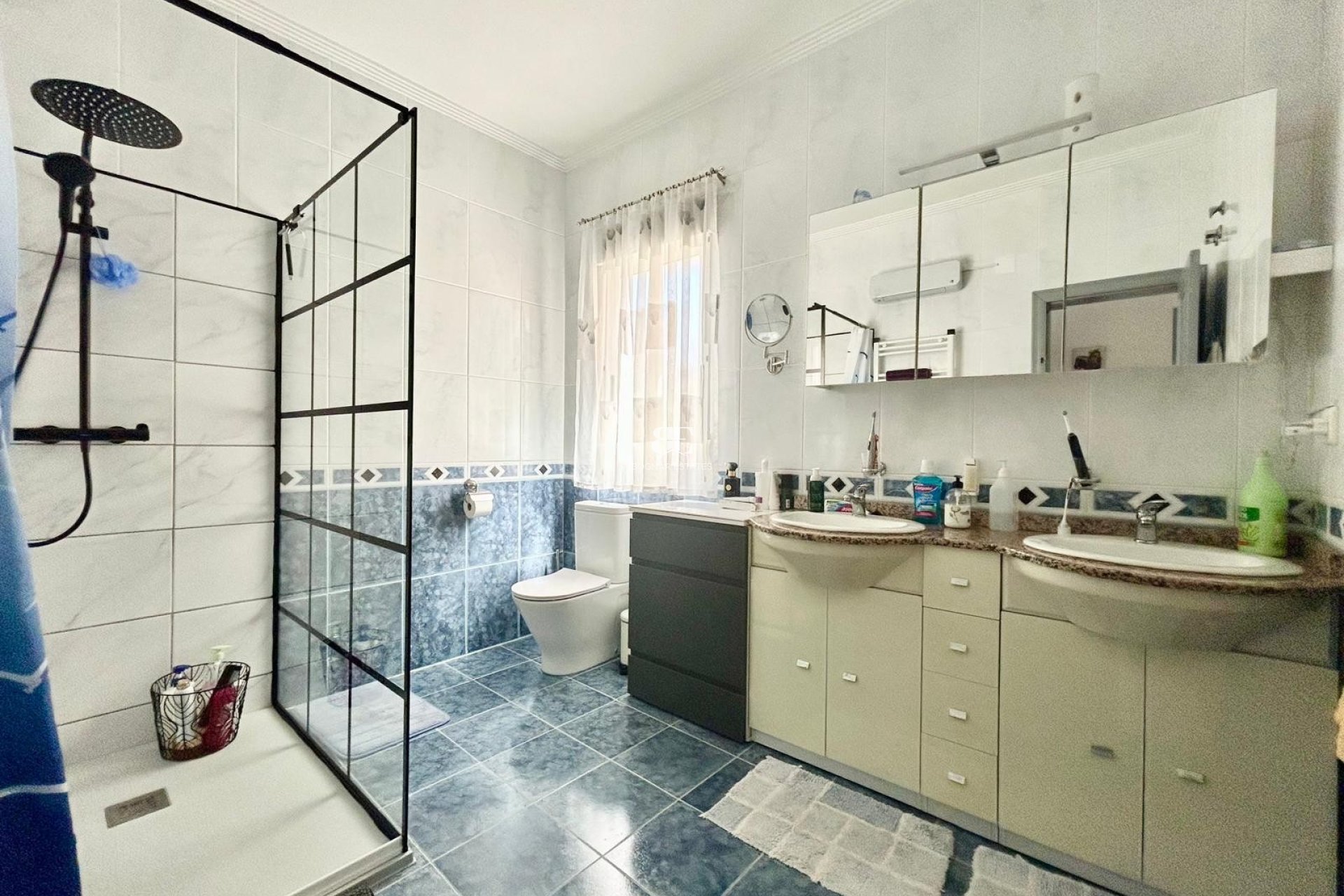 Resale - Villa -
Torrevieja - La Siesta