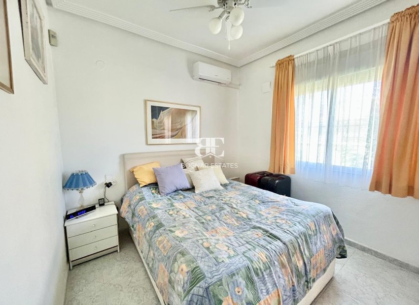 Resale - Villa -
Torrevieja - La Siesta