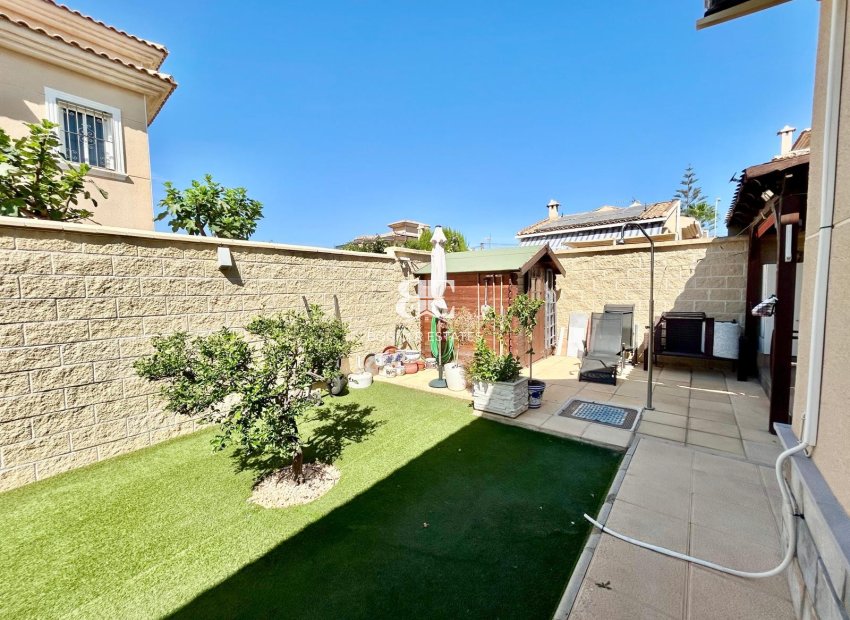 Resale - Villa -
Torrevieja - La Siesta