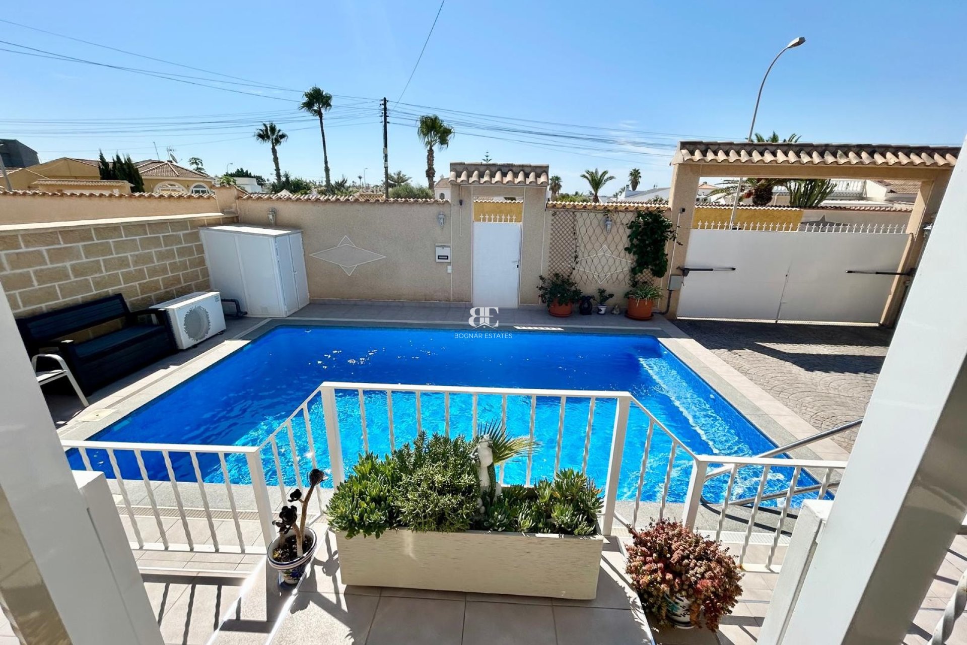 Resale - Villa -
Torrevieja - La Siesta
