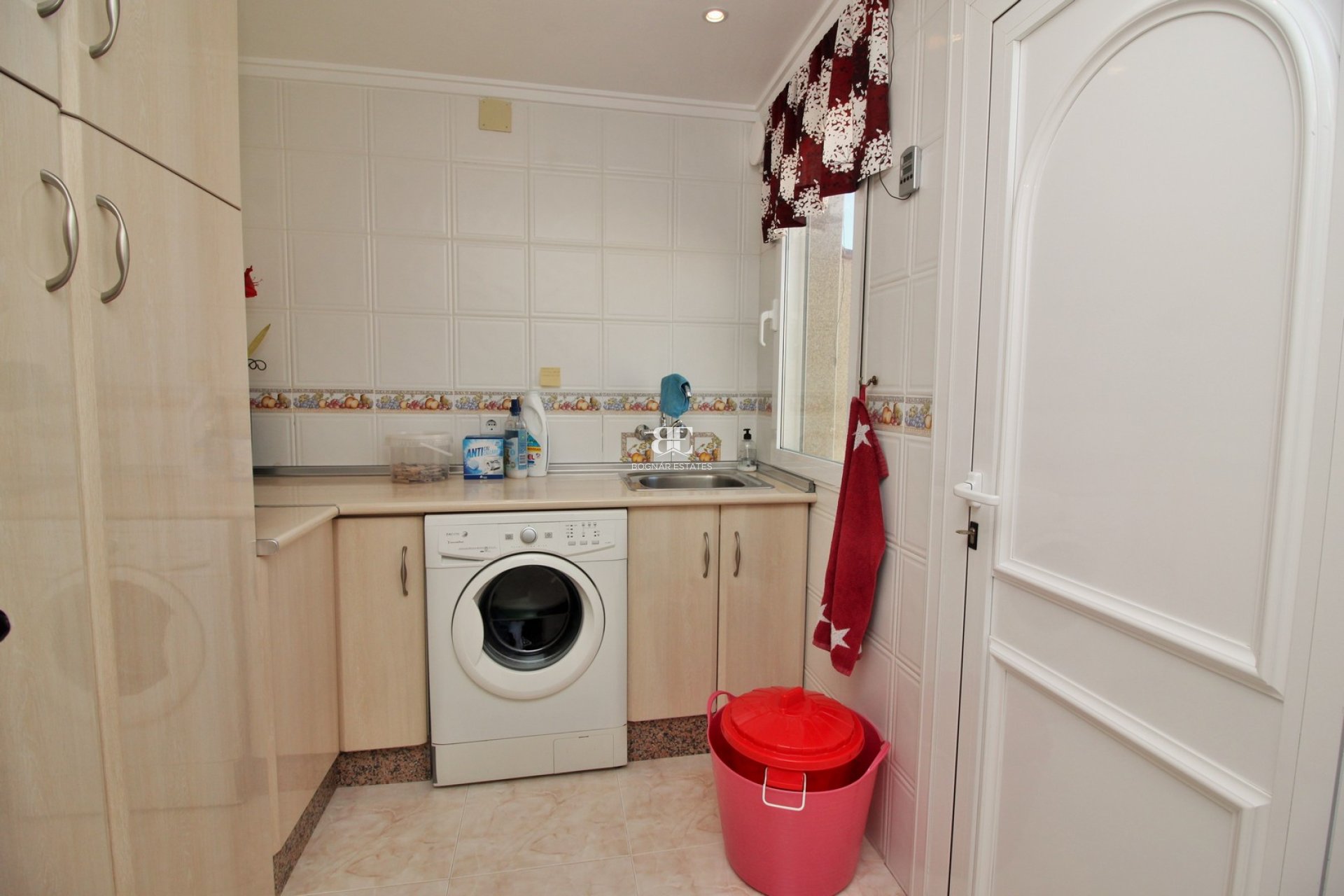 Resale - Villa -
Torrevieja - La Siesta