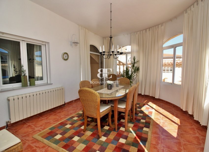 Resale - Villa -
Torrevieja - La Siesta