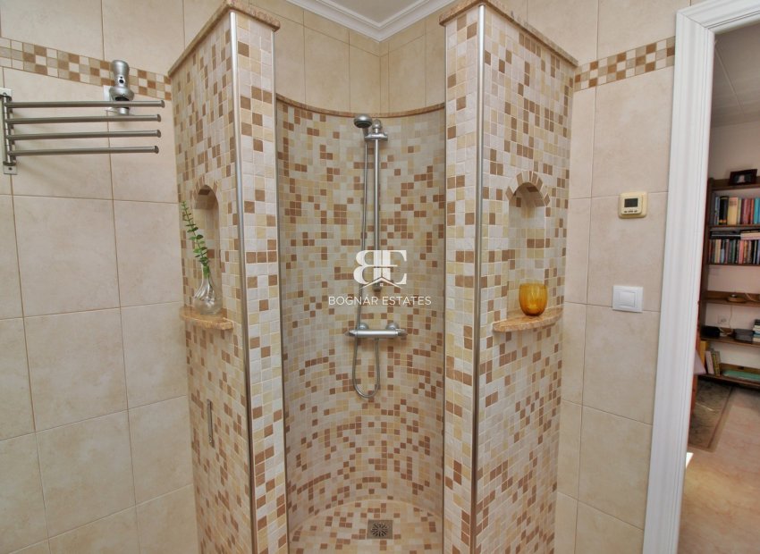 Resale - Villa -
Torrevieja - La Siesta