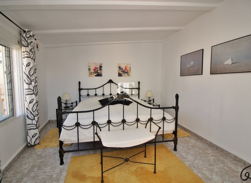 Resale - Villa -
Torrevieja - La Siesta