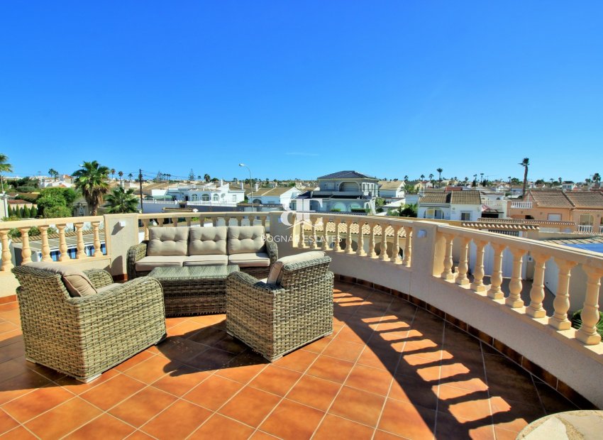 Resale - Villa -
Torrevieja - La Siesta