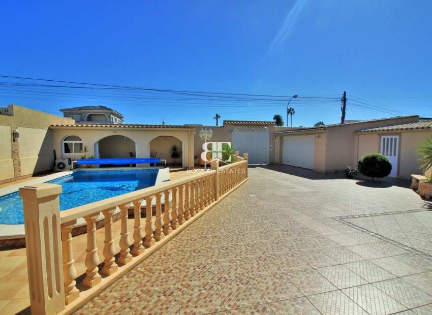 Resale - Villa -
Torrevieja - La Siesta