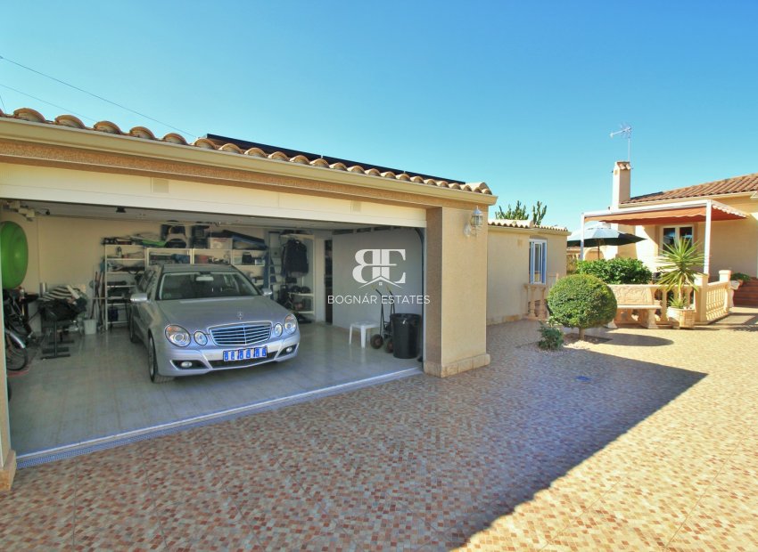 Resale - Villa -
Torrevieja - La Siesta