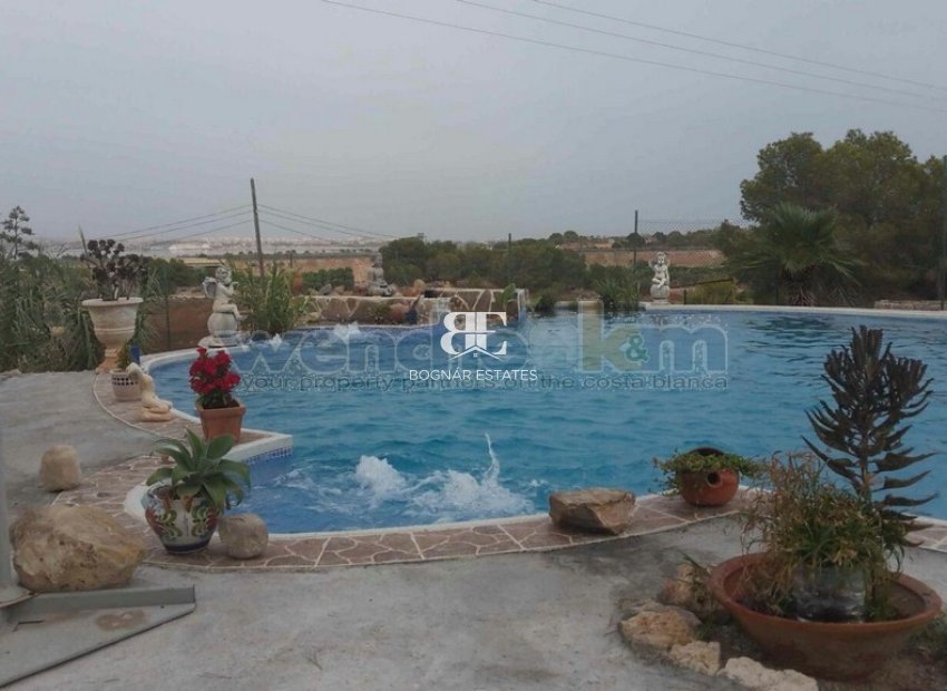 Resale - Villa -
Torrevieja - Los Balcones