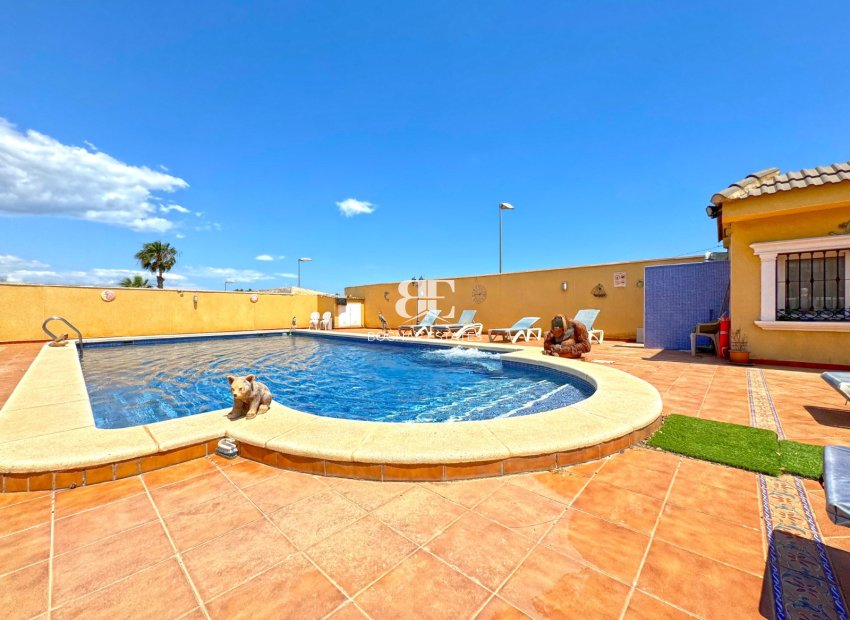 Resale - Villa -
Torrevieja - Los Balcones