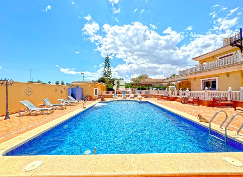Resale - Villa -
Torrevieja - Los Balcones
