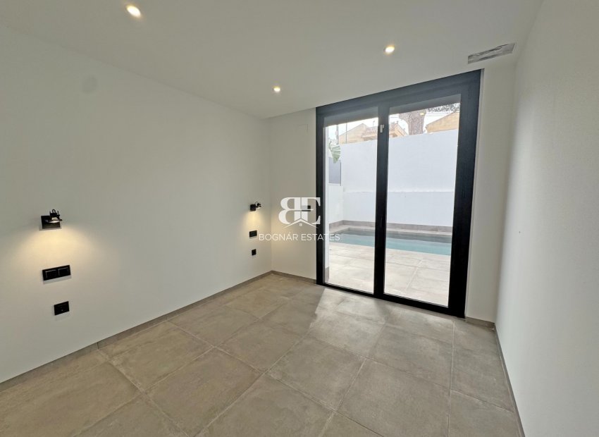 Resale - Villa -
Torrevieja - Los Balcones