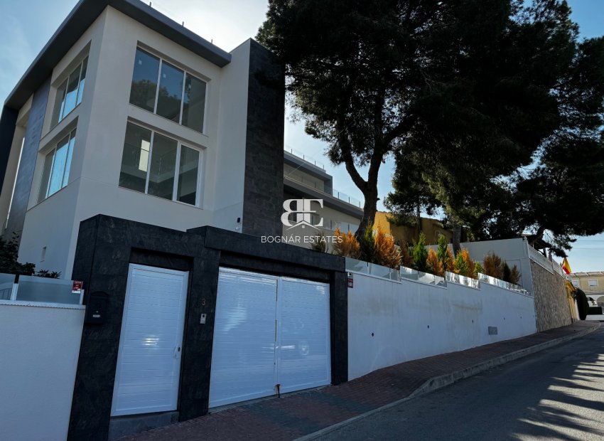 Resale - Villa -
Torrevieja - Los Balcones