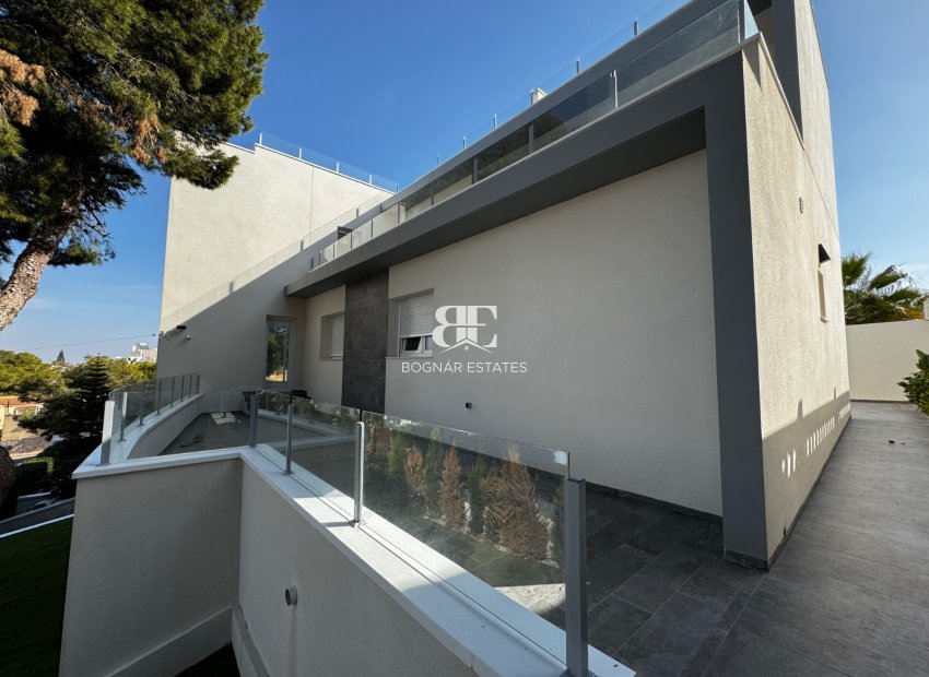 Resale - Villa -
Torrevieja - Los Balcones