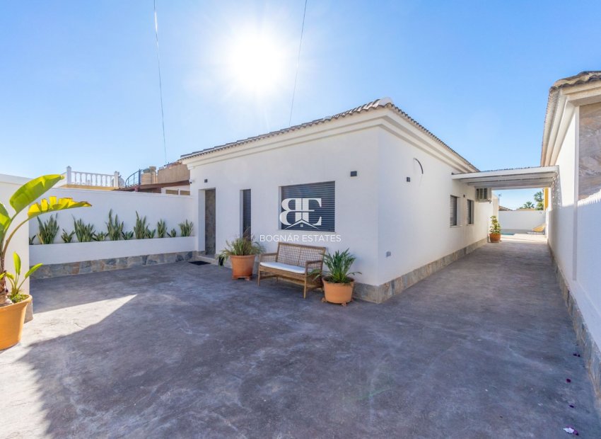 Resale - Villa -
Torrevieja - San Luis
