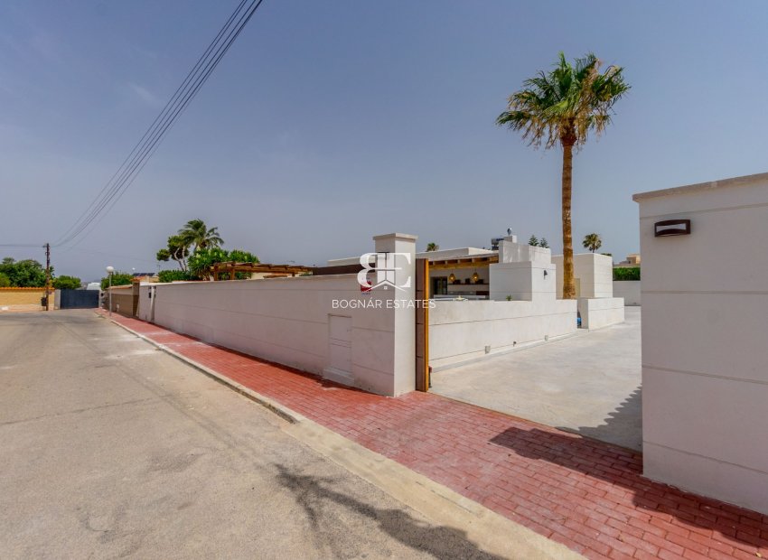 Resale - Villa -
Torrevieja - Torreta Florida