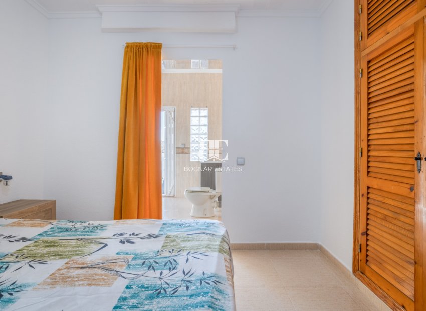 Resale - Villa -
Torrevieja - Urbanización San Luis