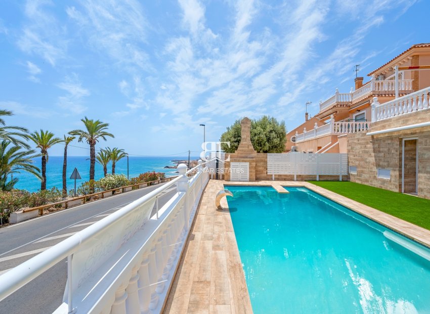 Resale - Villa -
Torrevieja