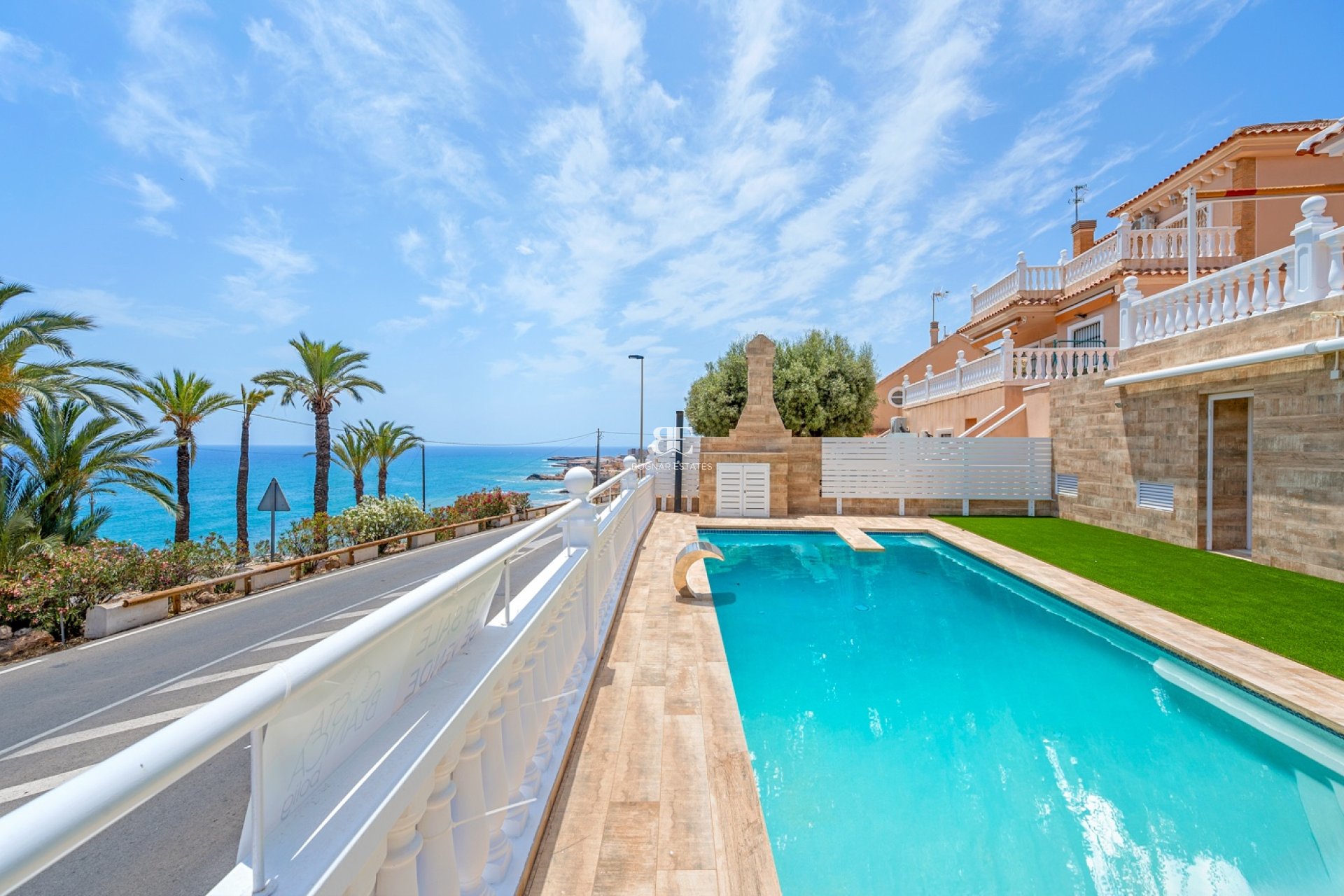 Resale - Villa -
Torrevieja