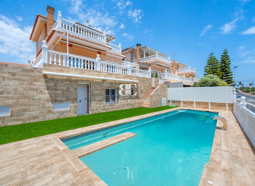 Resale - Villa -
Torrevieja