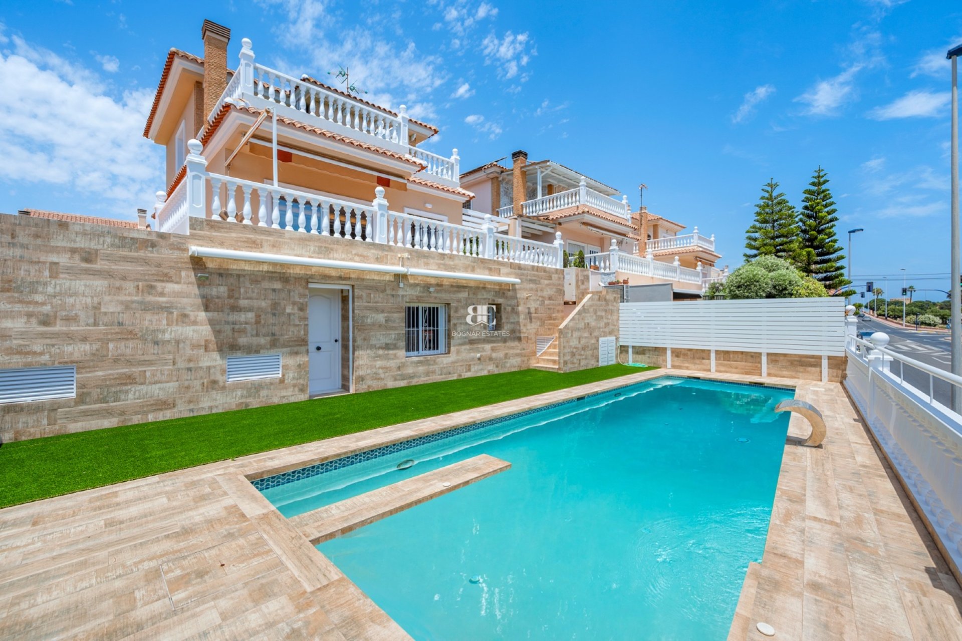 Resale - Villa -
Torrevieja