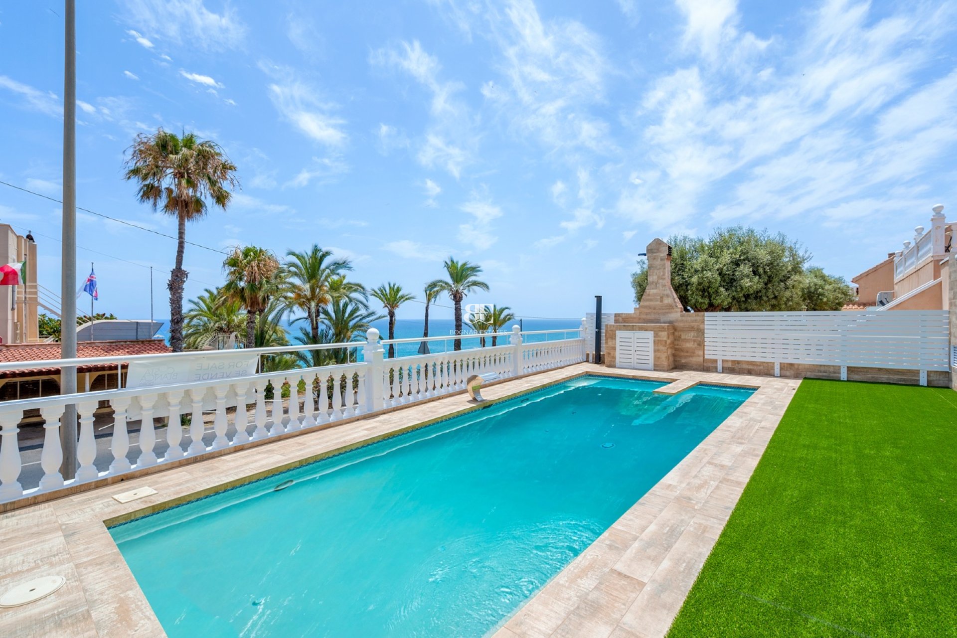 Resale - Villa -
Torrevieja