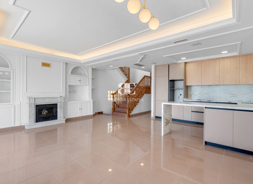 Resale - Villa -
Torrevieja