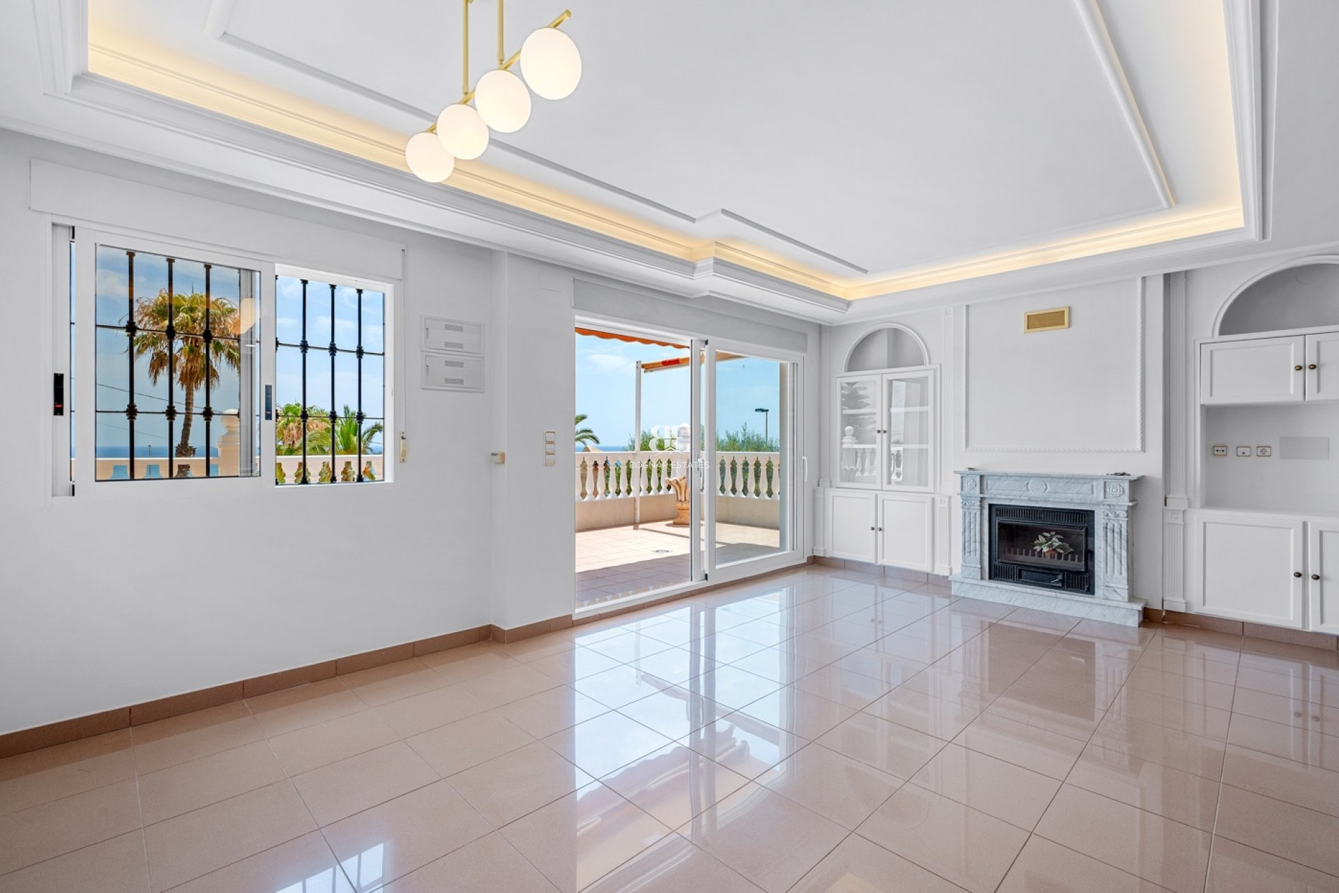 Resale - Villa -
Torrevieja