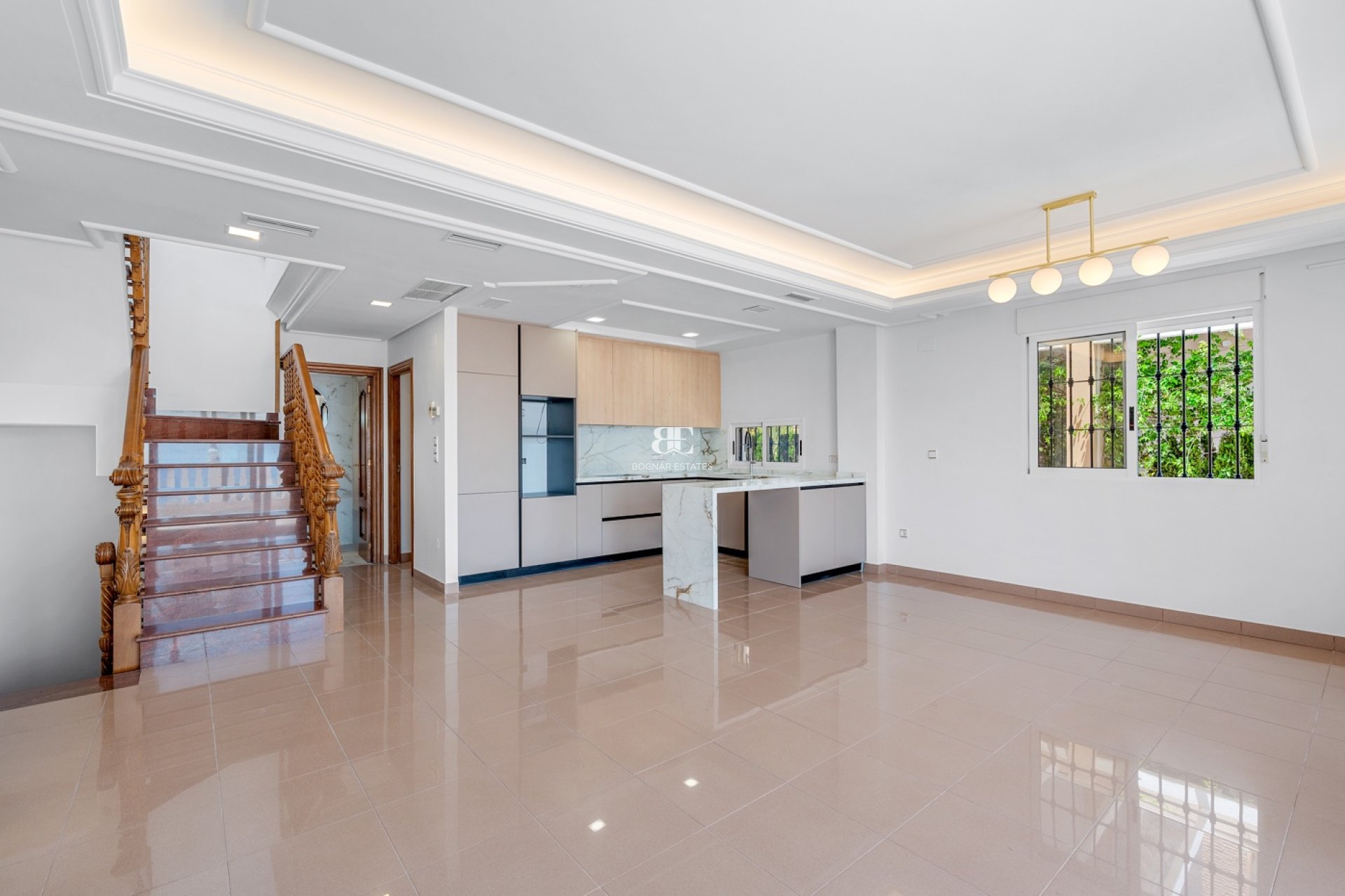 Resale - Villa -
Torrevieja