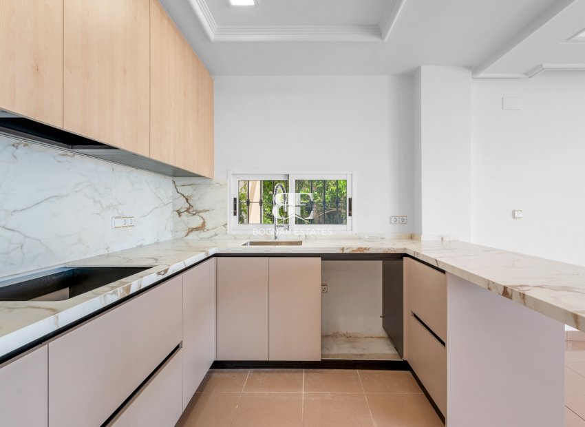 Resale - Villa -
Torrevieja