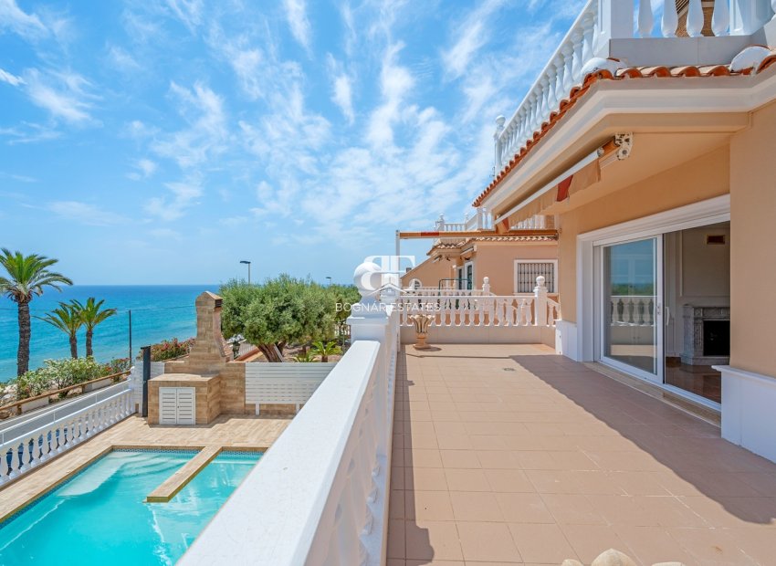 Resale - Villa -
Torrevieja