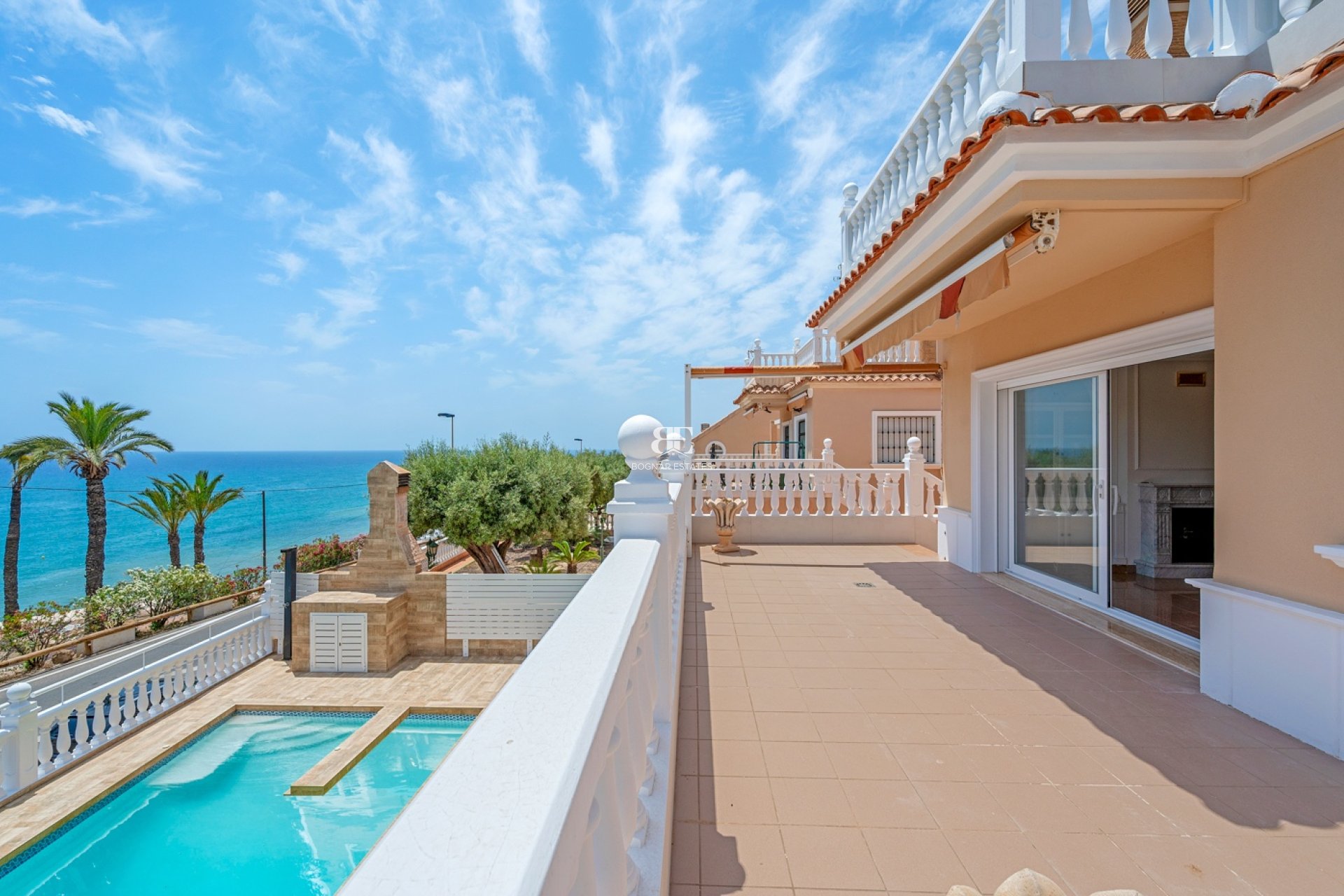 Resale - Villa -
Torrevieja