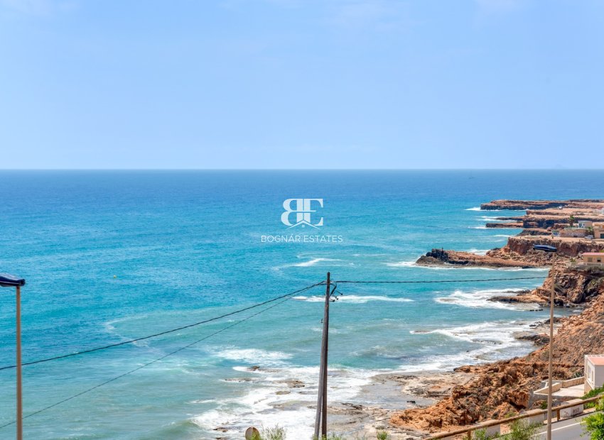 Resale - Villa -
Torrevieja