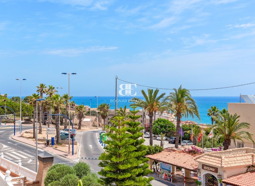 Resale - Villa -
Torrevieja