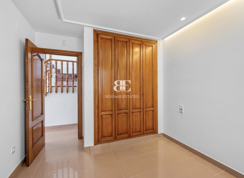 Resale - Villa -
Torrevieja