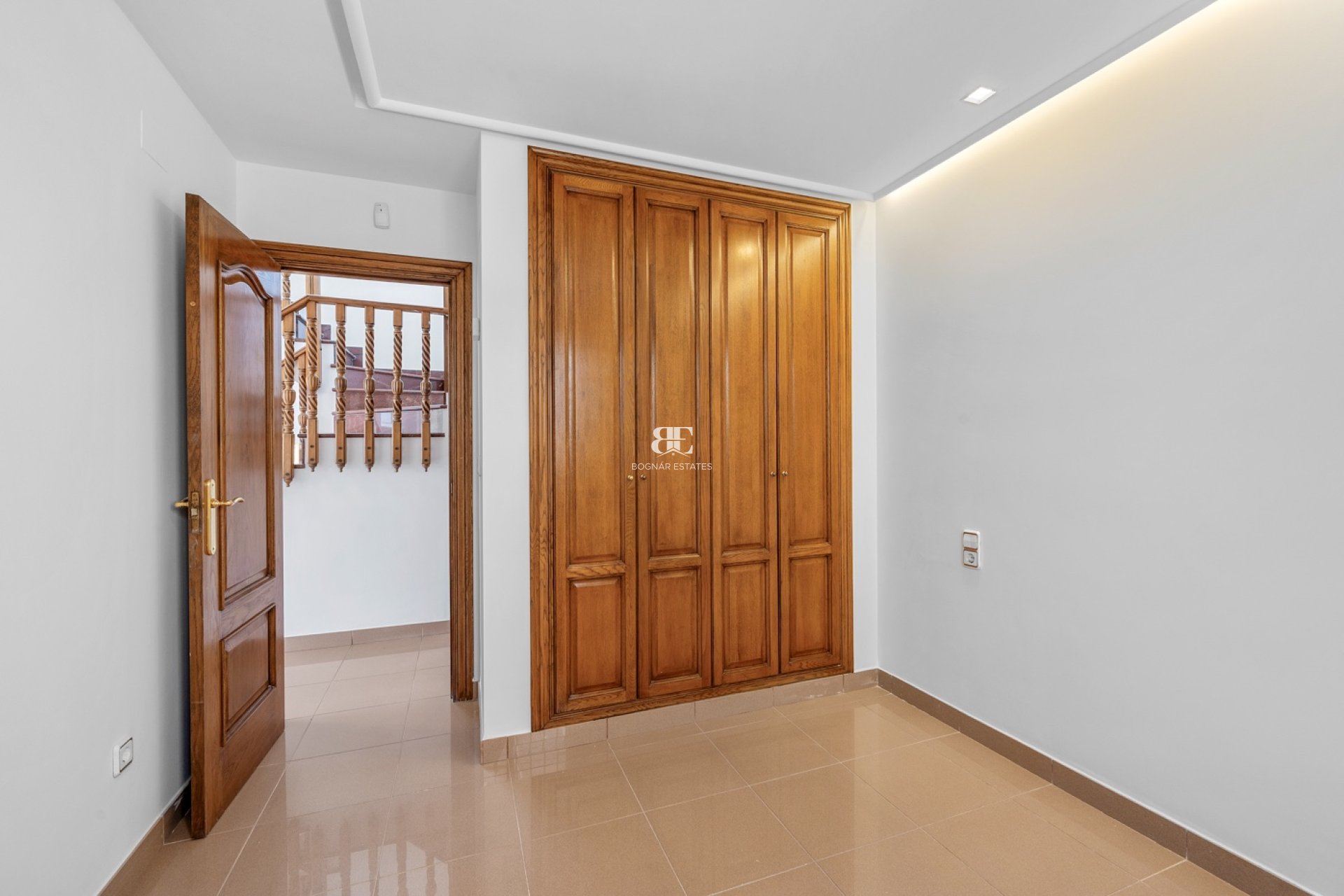 Resale - Villa -
Torrevieja