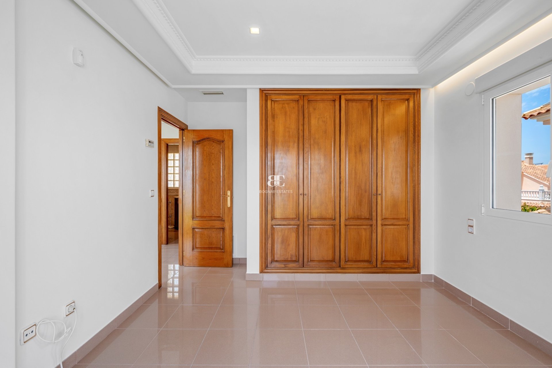 Resale - Villa -
Torrevieja