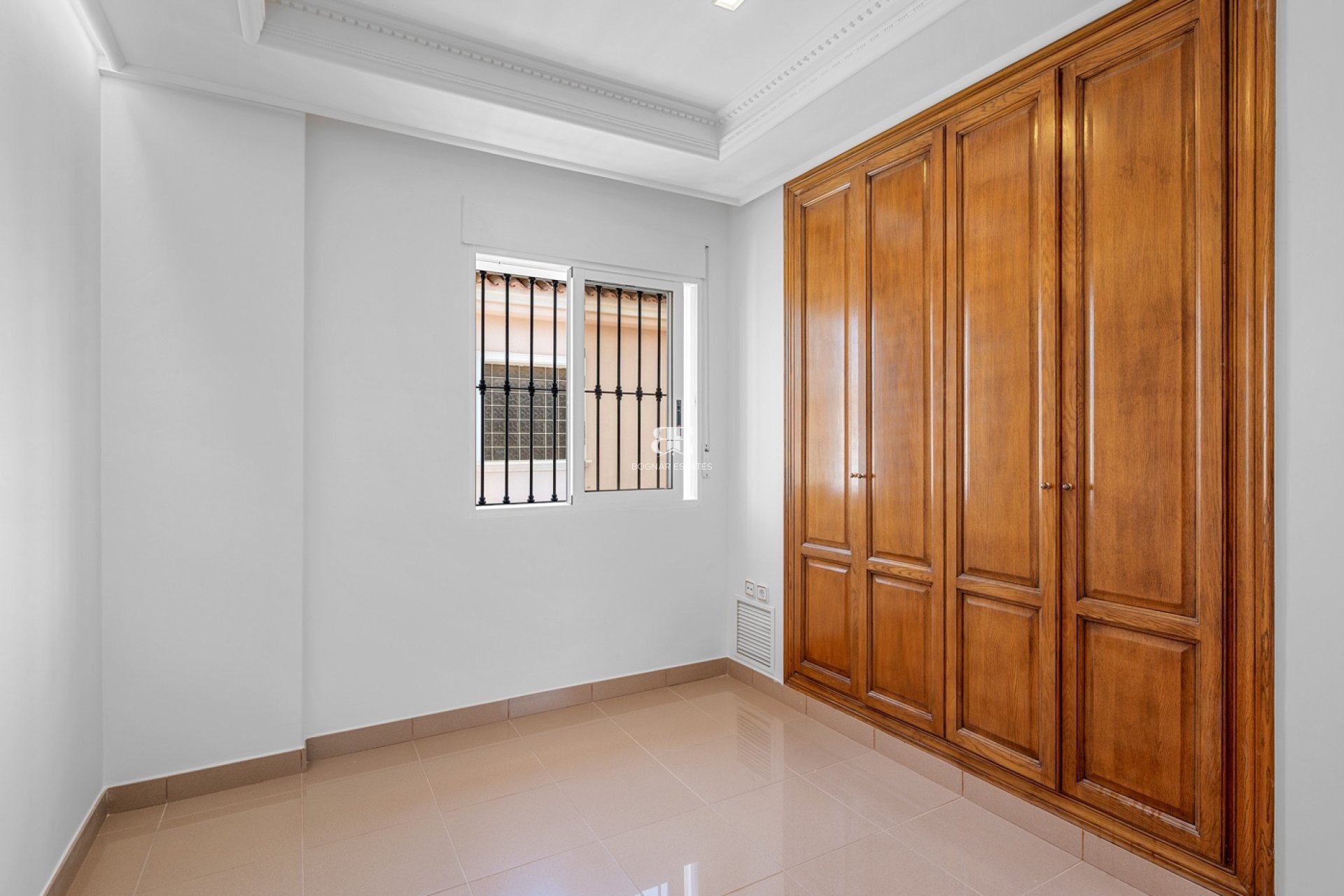 Resale - Villa -
Torrevieja