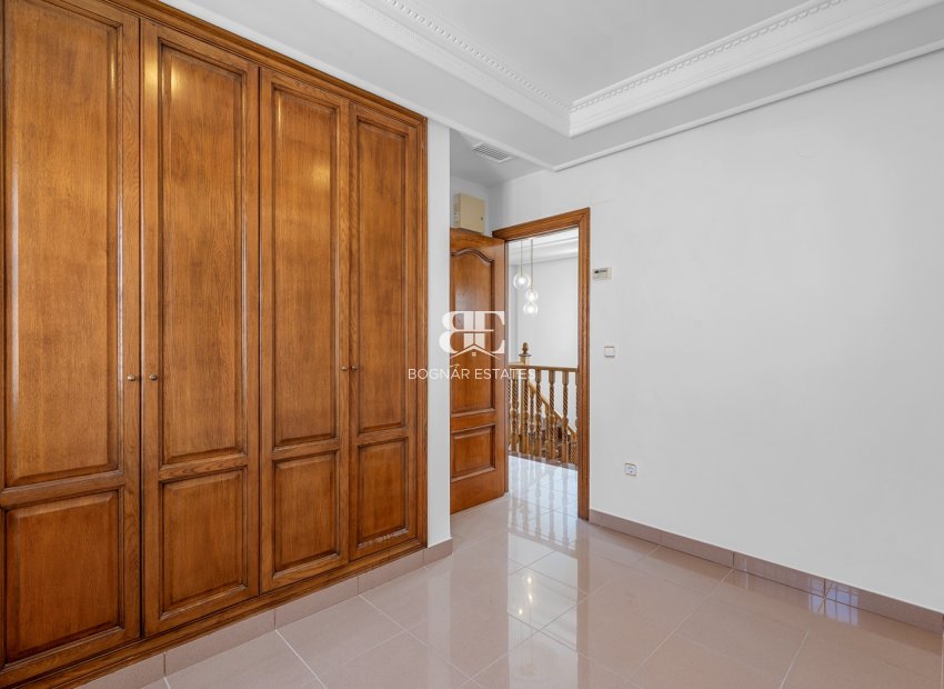 Resale - Villa -
Torrevieja