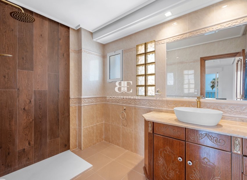 Resale - Villa -
Torrevieja
