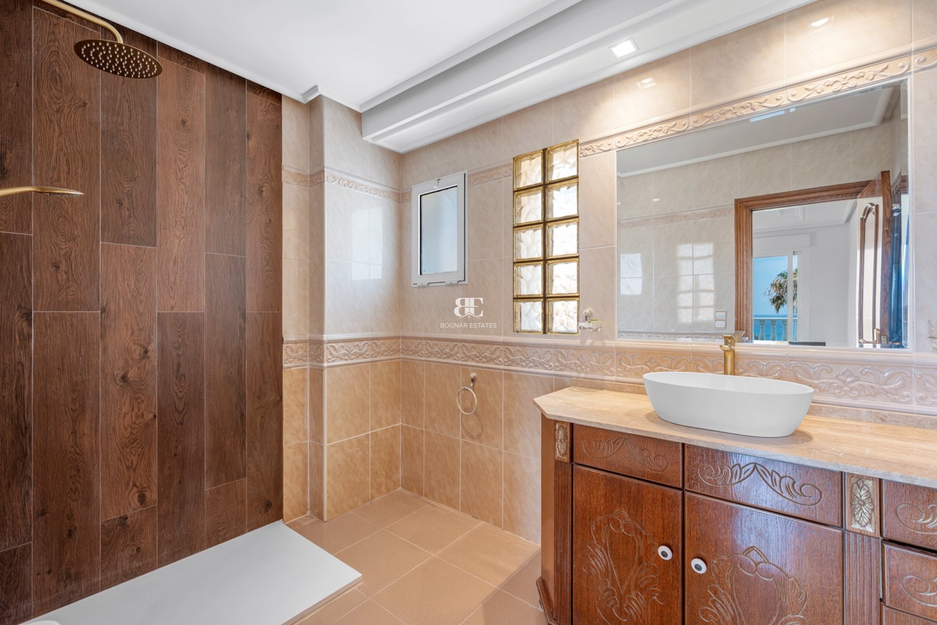 Resale - Villa -
Torrevieja