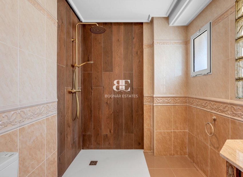 Resale - Villa -
Torrevieja