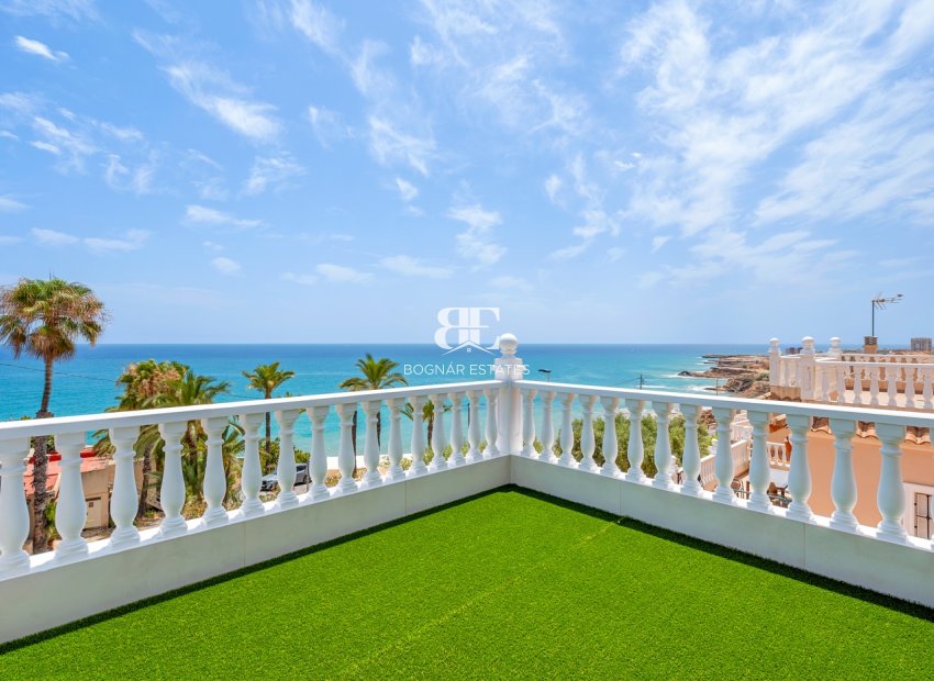 Resale - Villa -
Torrevieja